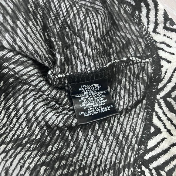 Liz Cliaborne Career Zebra Like Pattern Short Sleeve Top Size M - Picture 6 of 8